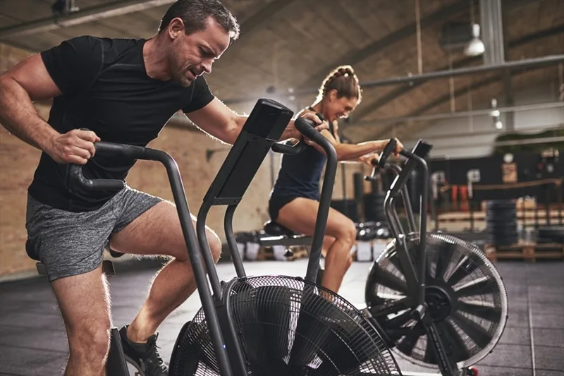 Kết hợp tập cardio đều đặn cùng chế độ ăn uống khoa học để giảm mỡ bền vững.
